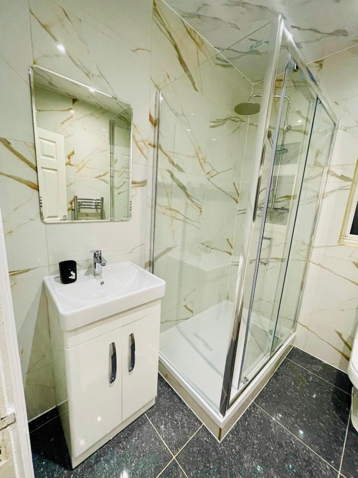 Luxury 2 Bed House With Parking, 5 Min Walk To Station & Ldo Villa London Exterior photo